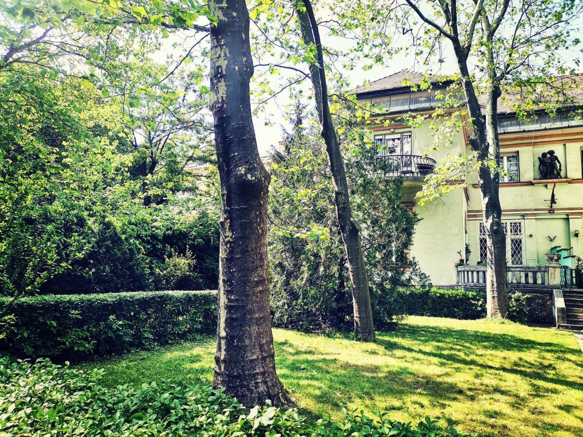Flat In Historic Villa With Your Own Private Garden, Near City Park บูดาเปสต์ ภายนอก รูปภาพ