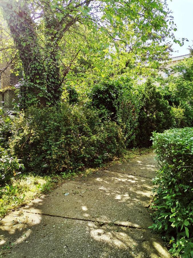 Flat In Historic Villa With Your Own Private Garden, Near City Park บูดาเปสต์ ภายนอก รูปภาพ